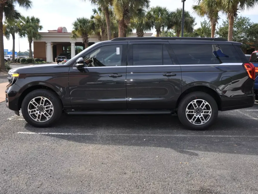 2025 Ford Expedition MAX photo 1
