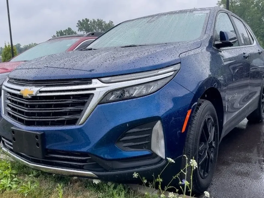 2023 Chevrolet Equinox LT photo 1