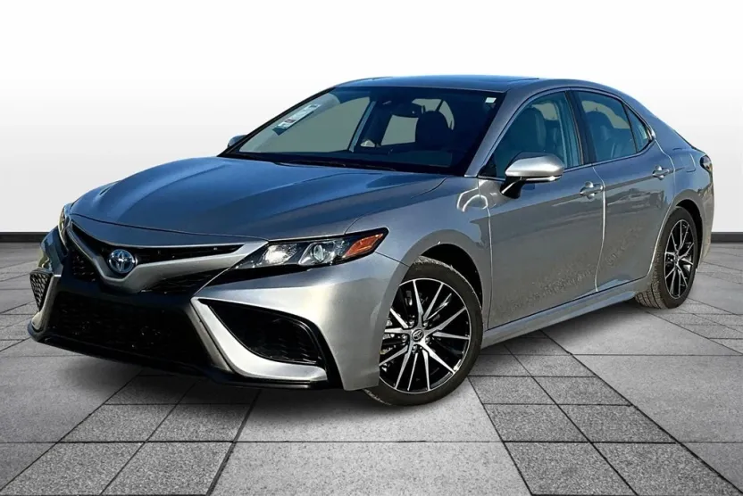 2024 Toyota Camry Hybrid SE photo 1