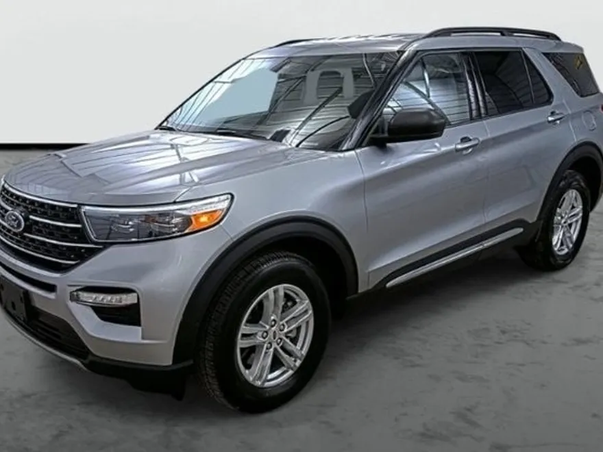 2023 Ford Explorer XLT photo 1