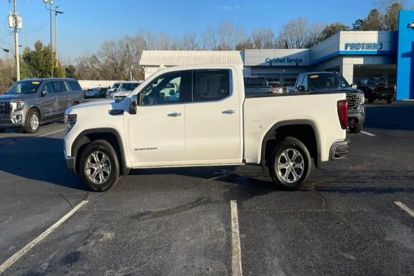 2024 Gmc Sierra 1500 SLT photo 1