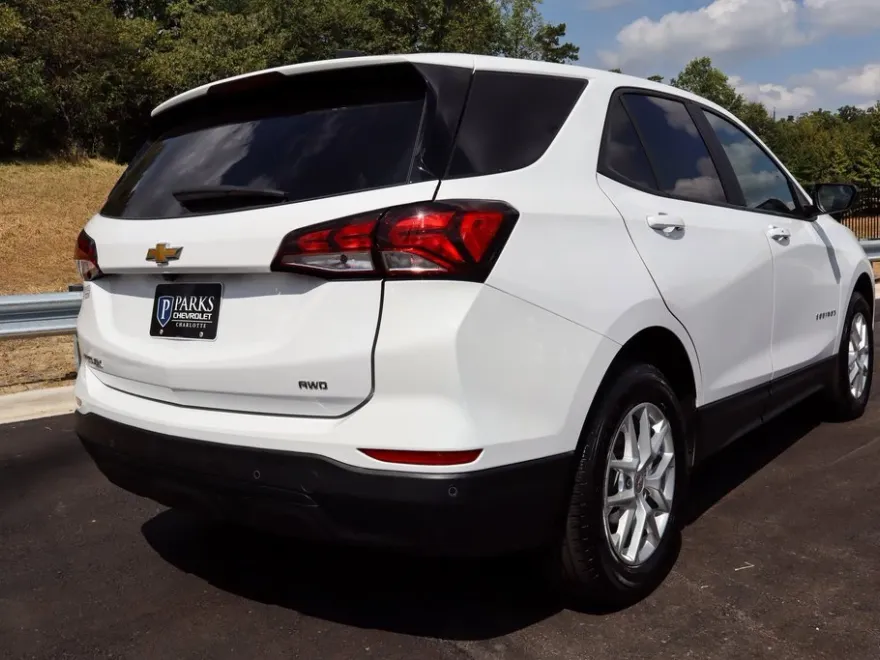 2024 Chevrolet Equinox LS photo 1