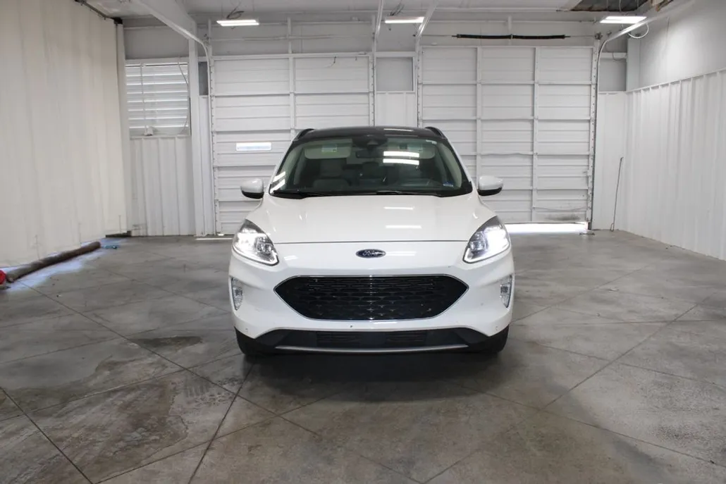 2020 Ford Escape Titanium Hybrid photo 1
