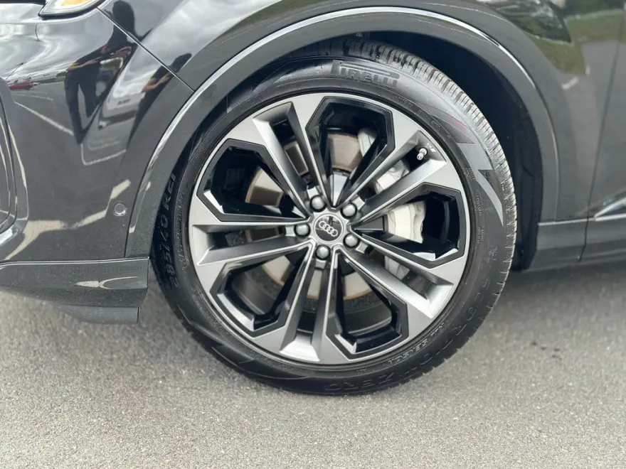 2025 Audi Q7 55 Premium Plus photo 1