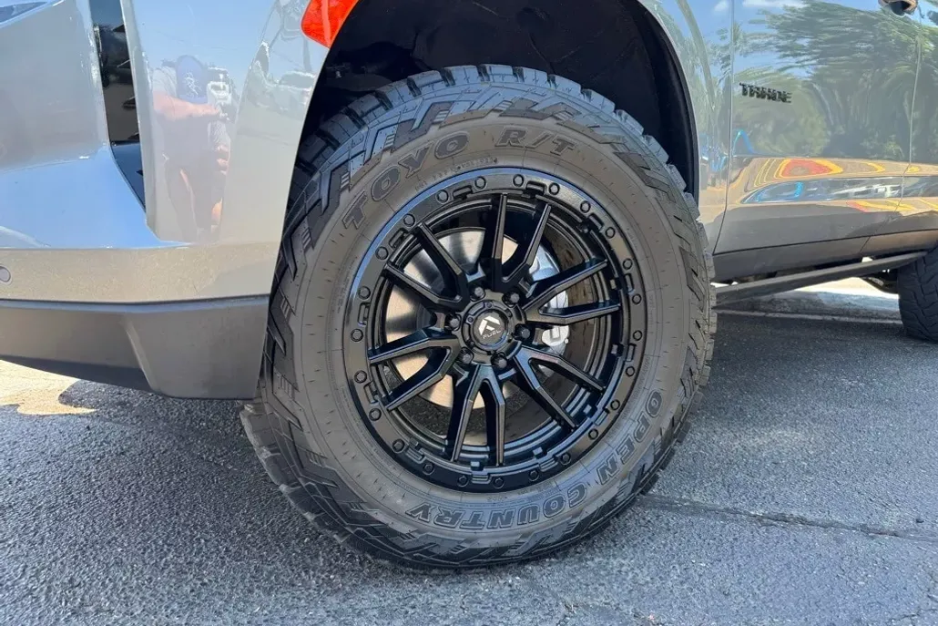 2023 Chevrolet Tahoe RST photo 1
