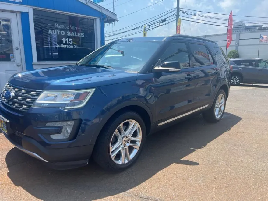 2017 Ford Explorer XLT photo 1
