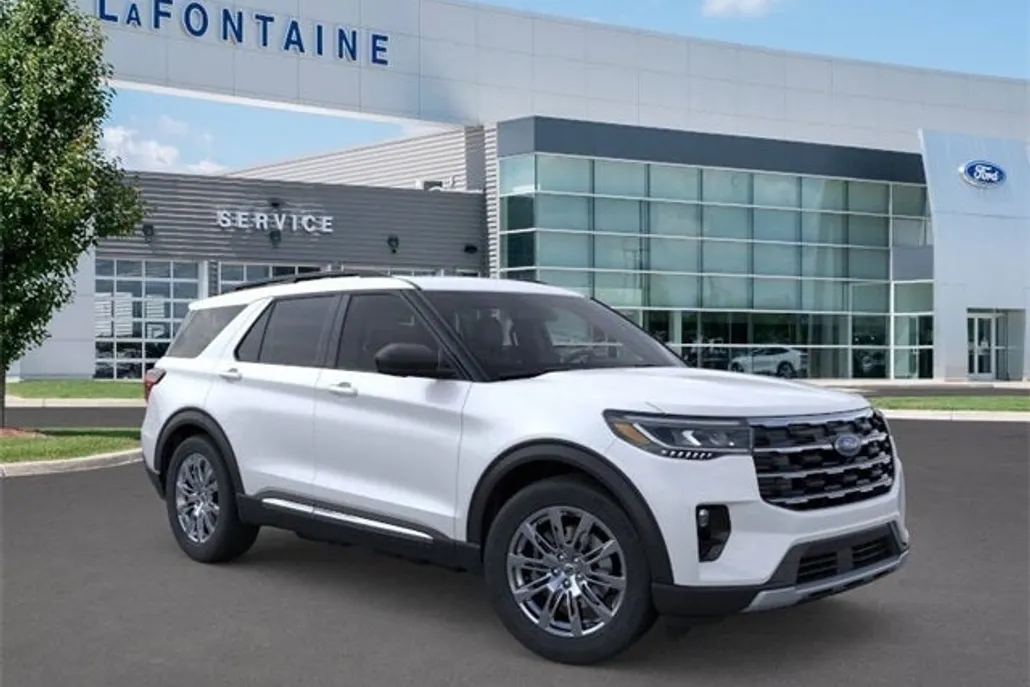 2025 Ford Explorer photo 1
