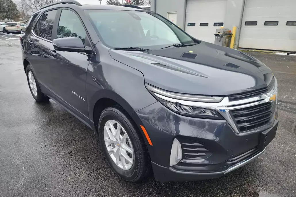 2022 Chevrolet Equinox LT photo 1