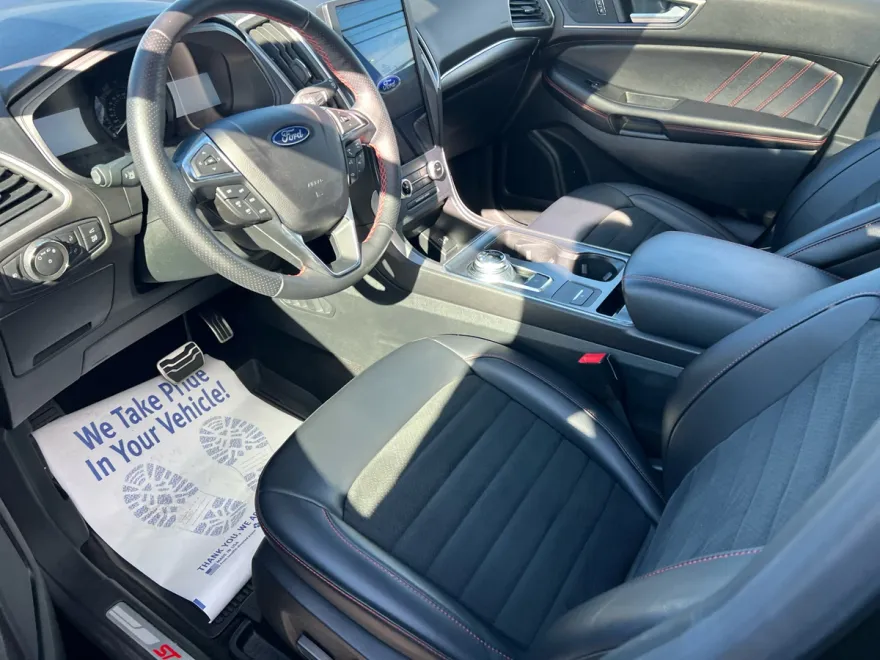 2022 Ford Edge ST-Line photo 1