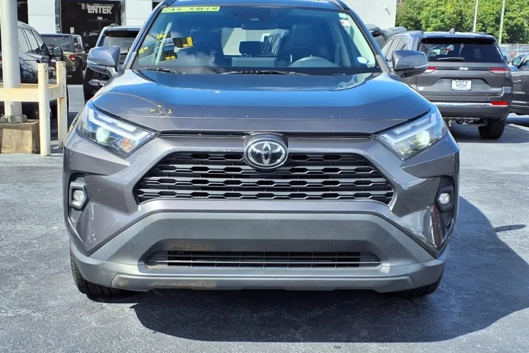 2023 Toyota RAV4 XLE Premium photo 1