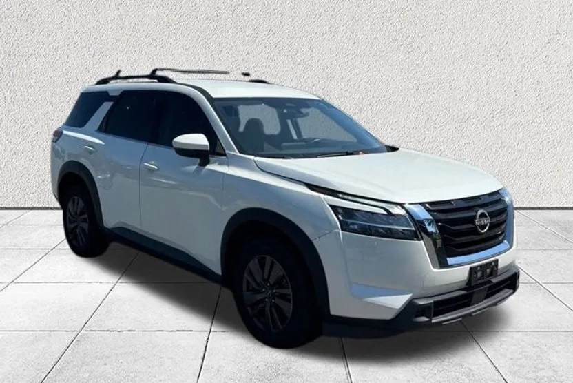 2022 Nissan Pathfinder SV photo 1