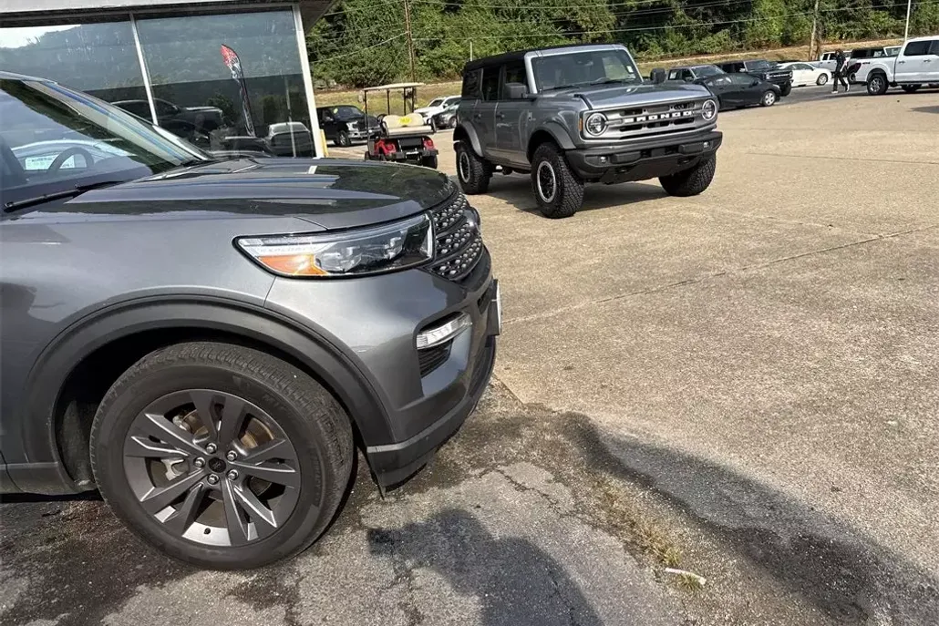 2022 Ford Explorer XLT photo 1