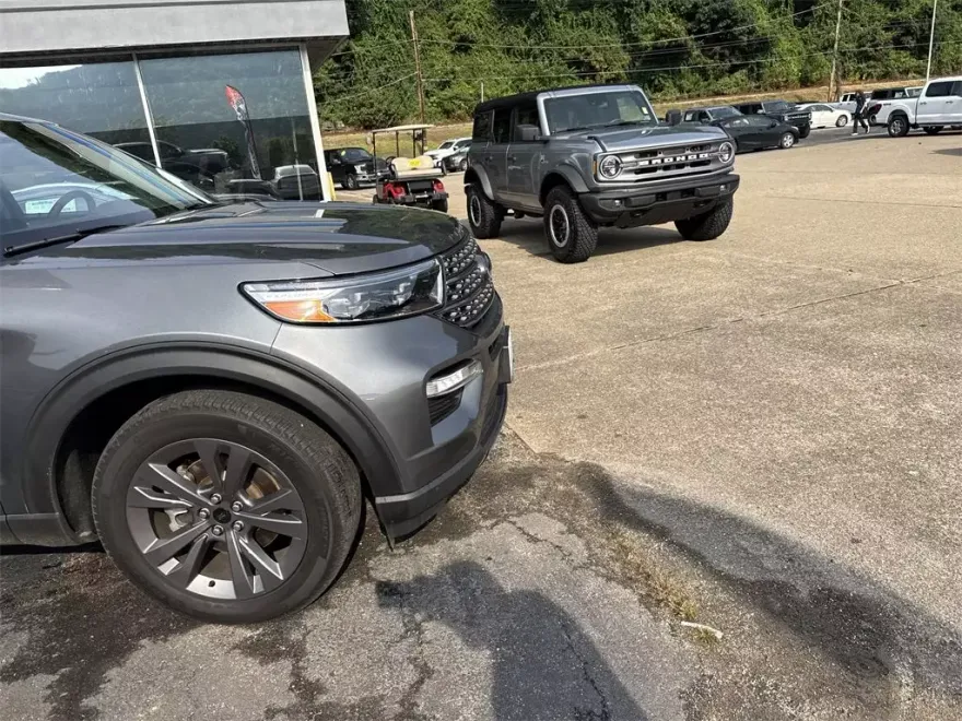 2022 Ford Explorer XLT photo 1