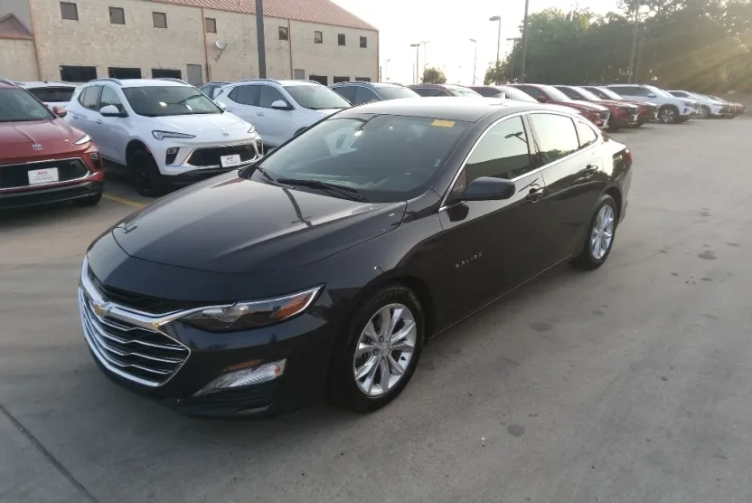 2023 Chevrolet Malibu 1LT photo 1