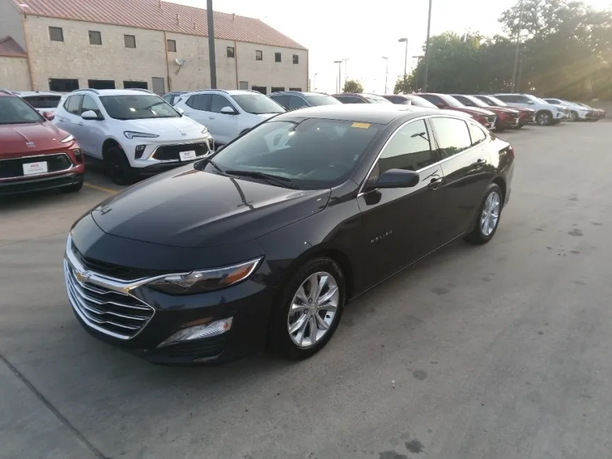 2023 Chevrolet Malibu 1LT photo 1