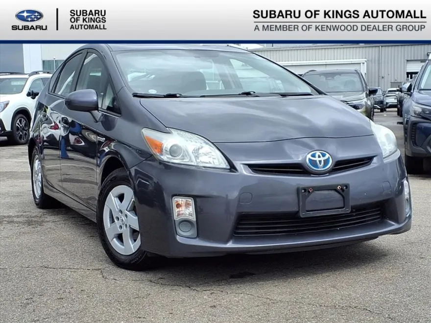 2010 Toyota Prius Two photo 1