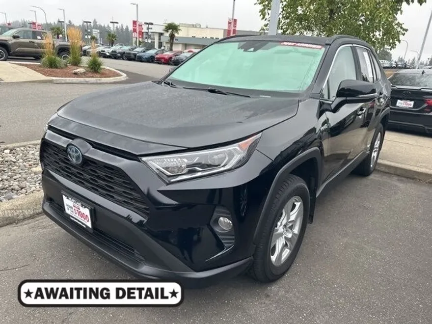 2020 Toyota RAV4 Hybrid XLE photo 1