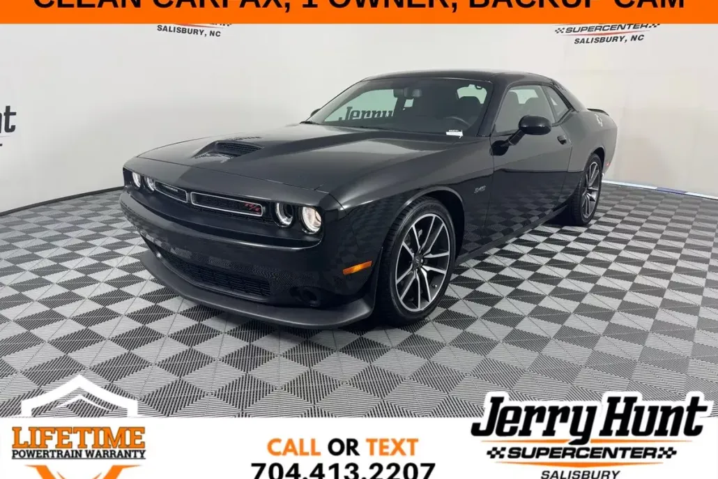 2023 Dodge Challenger R/T photo 1