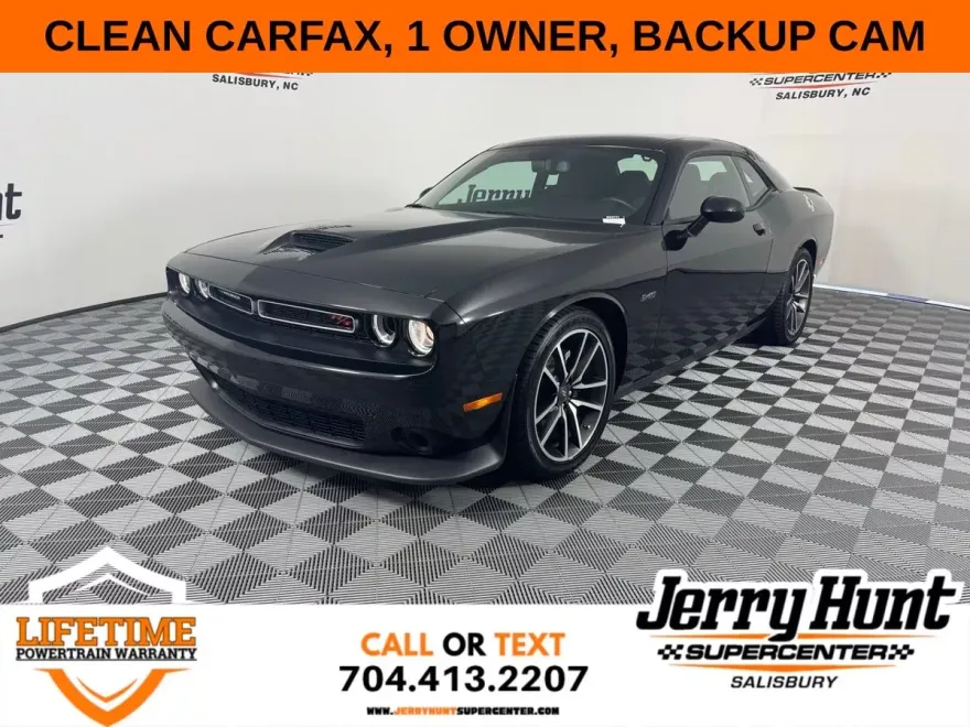 2023 Dodge Challenger R/T photo 1