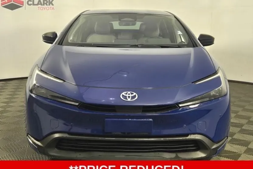 2024 Toyota Prius LE photo 1