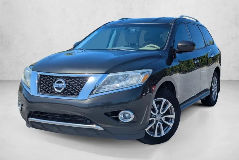 2015 Nissan Pathfinder SV photo 1