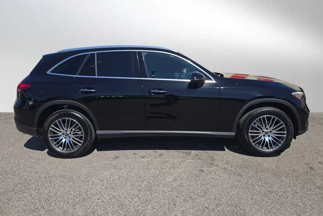 2025 Mercedes Benz GLC 300 photo 1