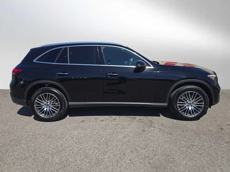 2025 Mercedes Benz GLC 300 photo 1