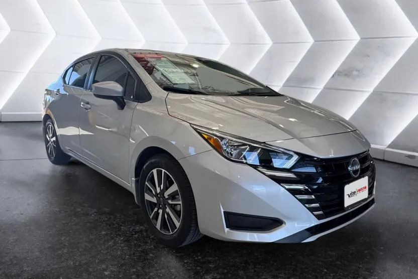 2024 Nissan Versa 1.6 SV photo 1