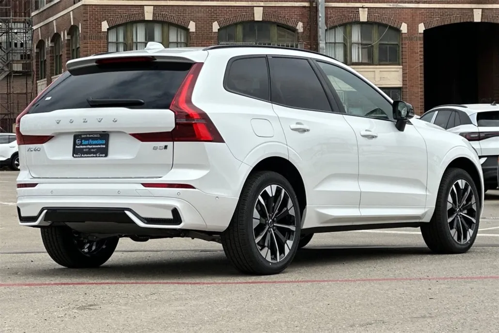 2026 Volvo XC60 B5 Plus photo 1