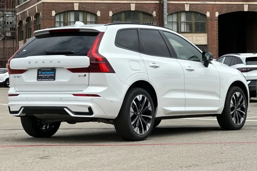 2026 Volvo XC60 B5 Plus photo 1