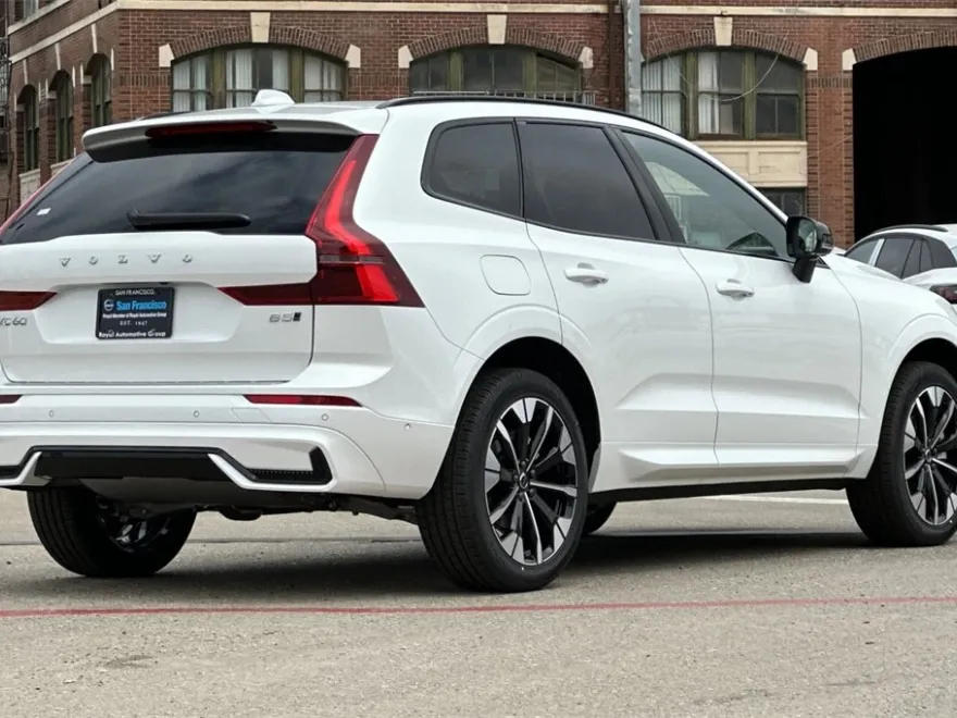 2026 Volvo XC60 B5 Plus photo 1