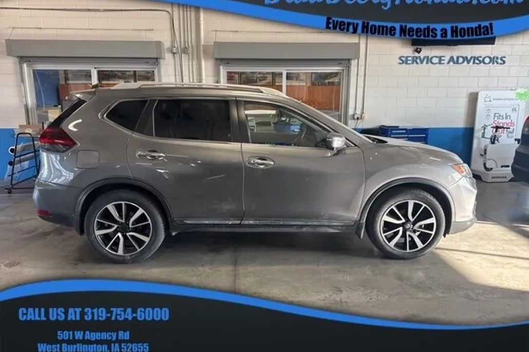 2020 Nissan Rogue SL photo 1