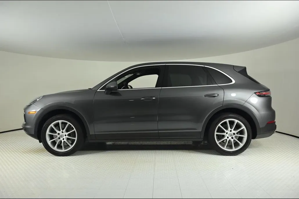 2022 Porsche Cayenne Base photo 1