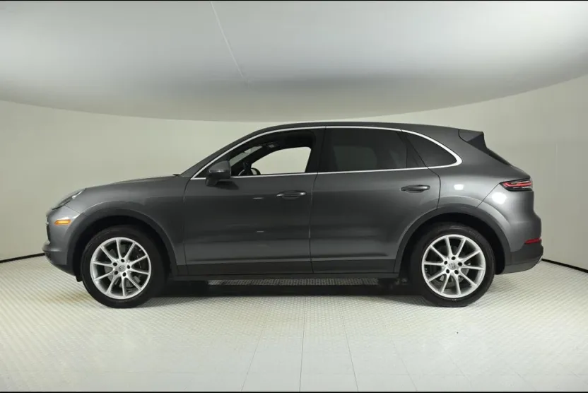 2022 Porsche Cayenne Base photo 1