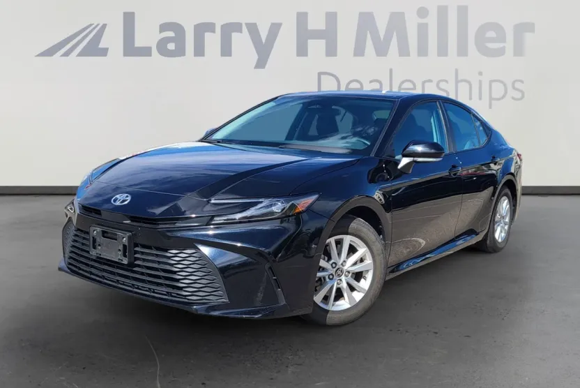 2025 Toyota Camry LE photo 1