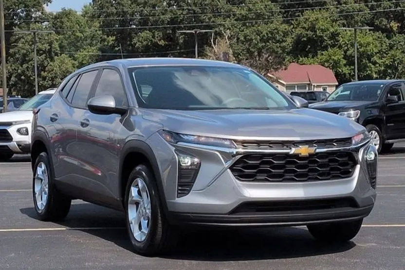 2024 Chevrolet Trax LS photo 1