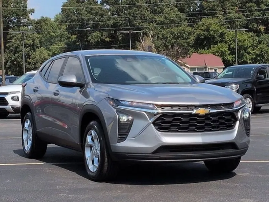 2024 Chevrolet Trax LS photo 1