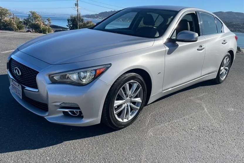 2015 Infiniti Q50 Premium photo 1