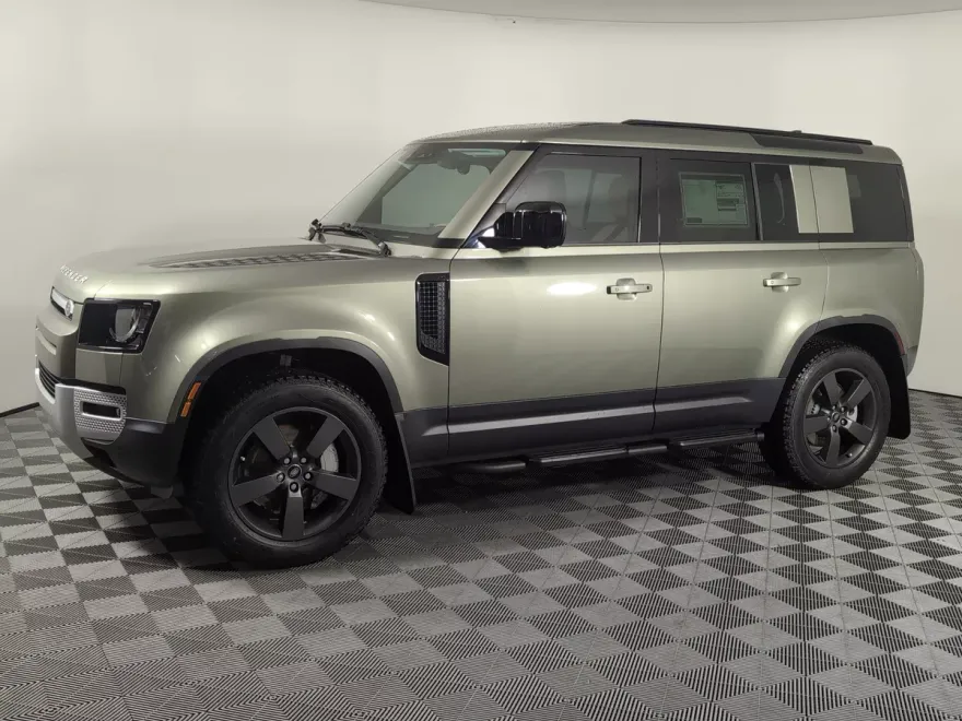2025 Land Rover Defender S photo 1