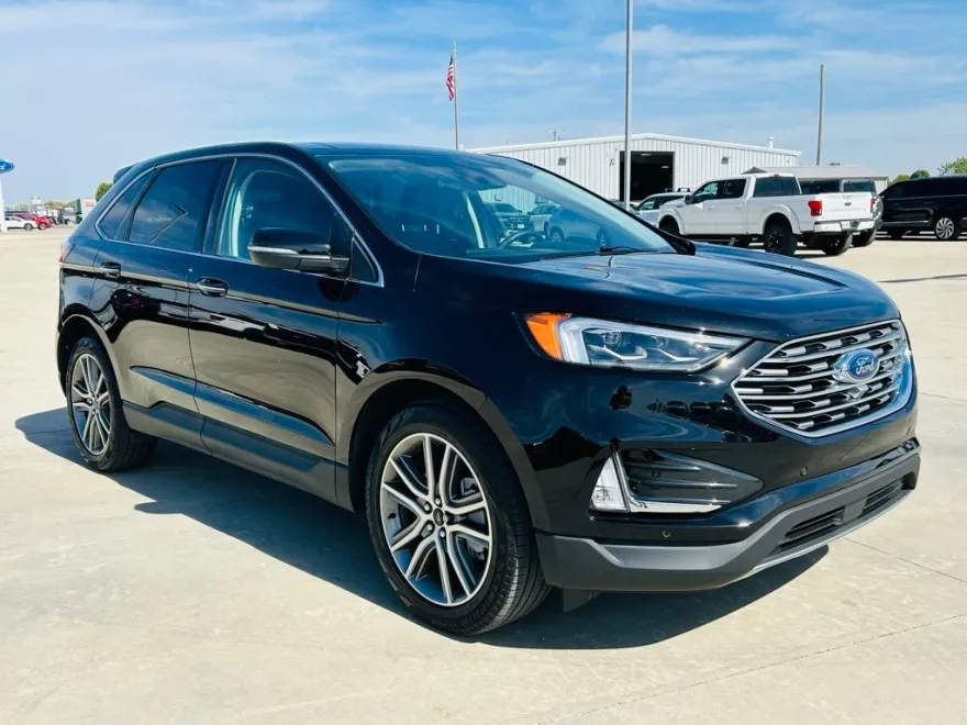 2024 Ford Edge Titanium photo 1