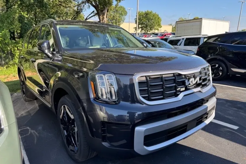 2025 Kia Telluride S photo 1