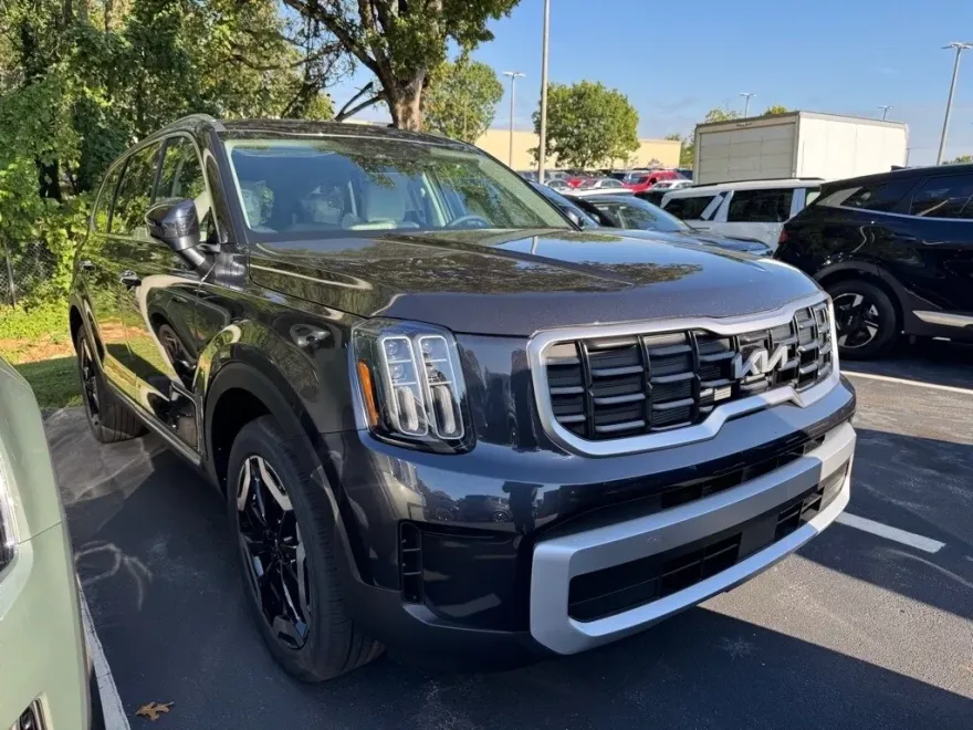 2025 Kia Telluride S photo 1