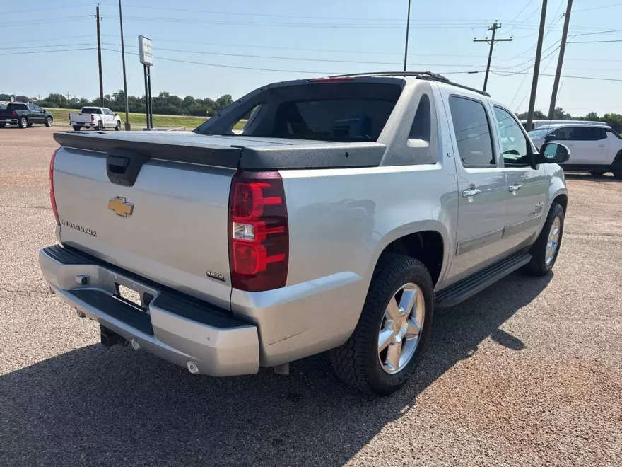 2012 Chevrolet Avalanche LT photo 1