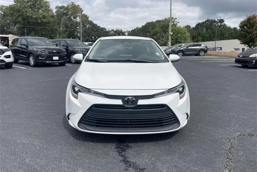 2024 Toyota Corolla LE photo 1