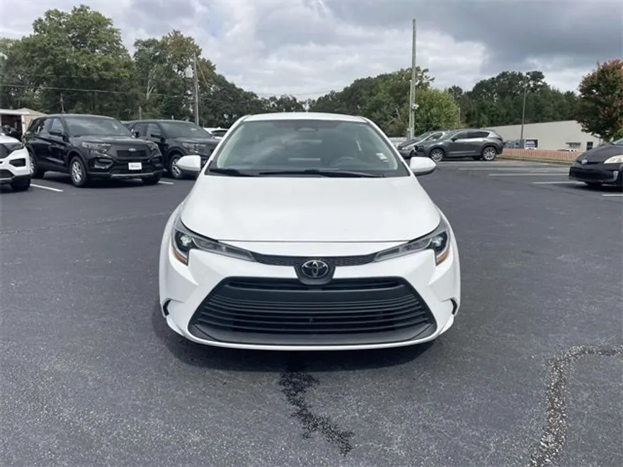 2024 Toyota Corolla LE photo 1