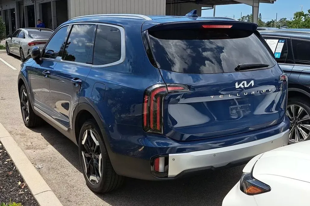 2023 Kia Telluride EX photo 1