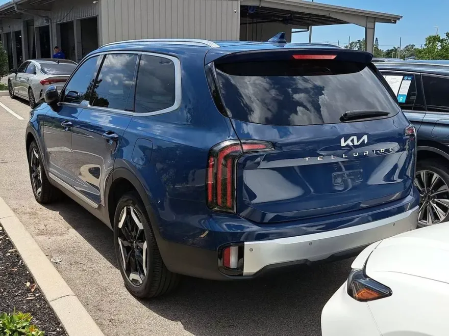 2023 Kia Telluride EX photo 1