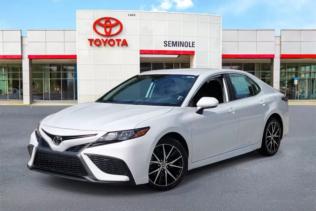 2024 Toyota Camry SE photo 1