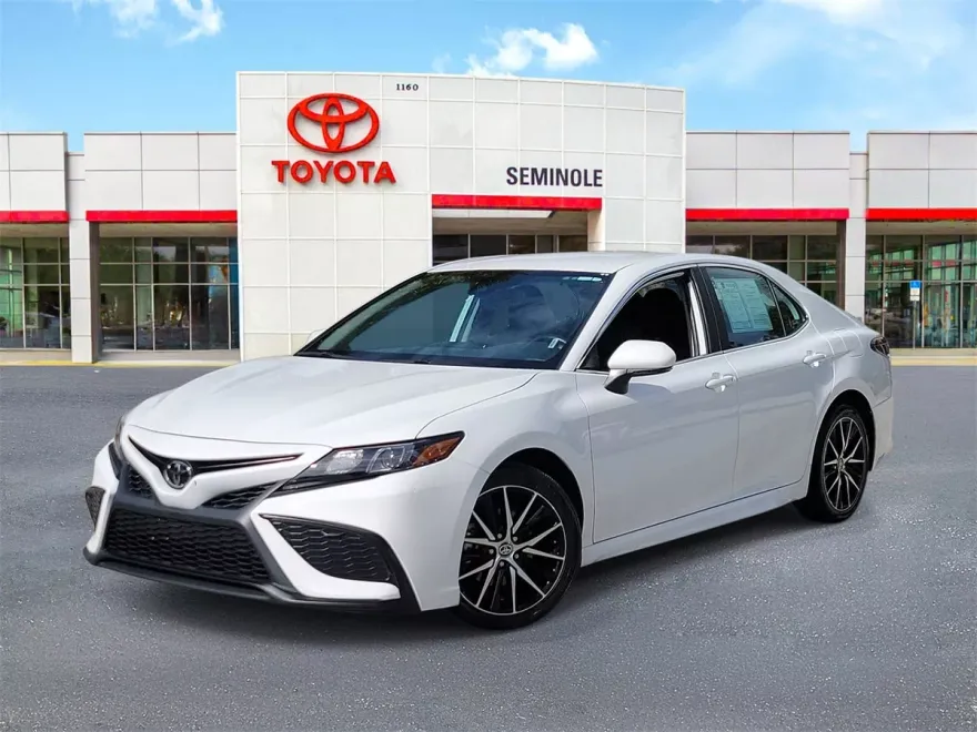 2024 Toyota Camry SE photo 1