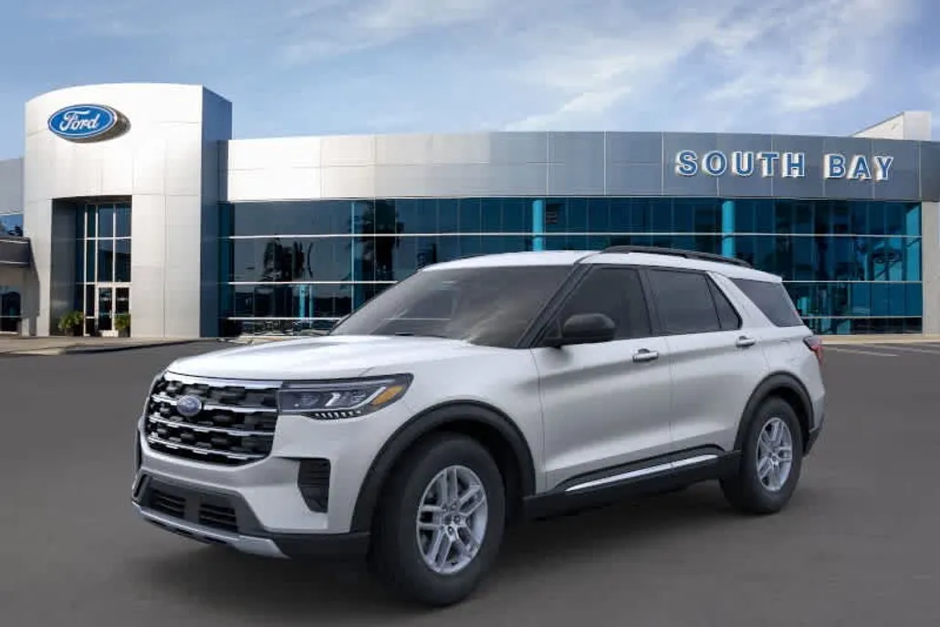 2025 Ford Explorer photo 1